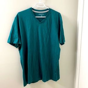 I am selling a tee shirt.